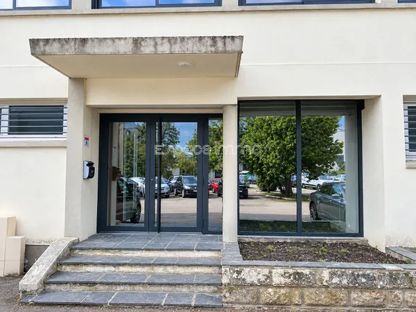 Local professionnel 1 pièce 86 m²