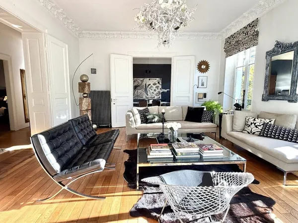 Appartement 6 pièces, Élégance bourgeoise et rénovation d'exception