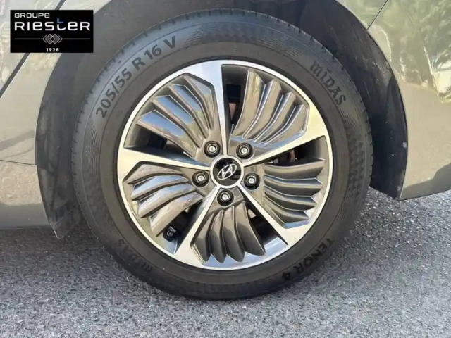 Hyundai Ioniq plug-in 141 ch — photo 11