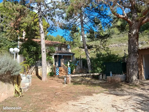 ALLAUCH PLEINE NATURE. 2 VILLA + STUDIO+PISCINE sur 4399 M2