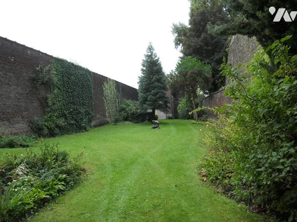 Maison 11 pièces 390 m²