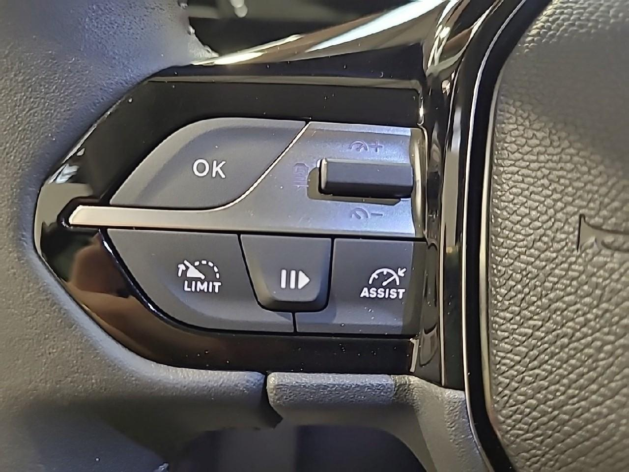 Peugeot 308 hybrid 145 e-dcs6 allure — photo 19