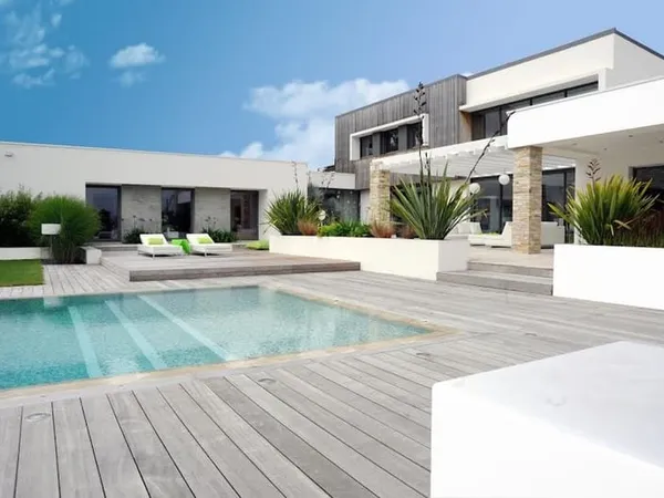 Maison 10 pièces 380 m²