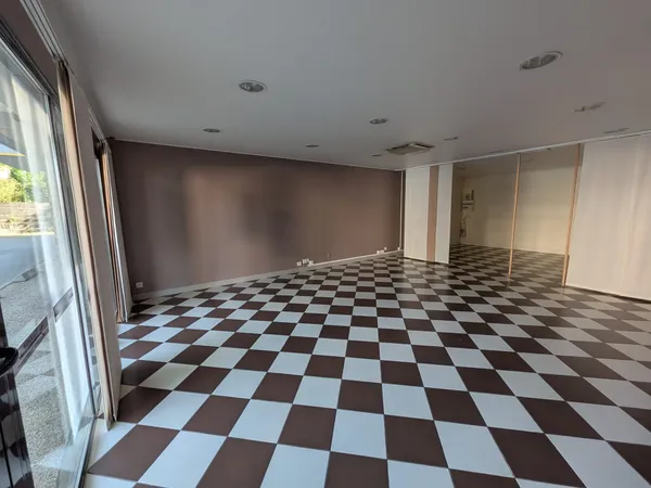 VANNES NORD - LOCAL COMMERCIAL LOUÉ d'environ 50 m²