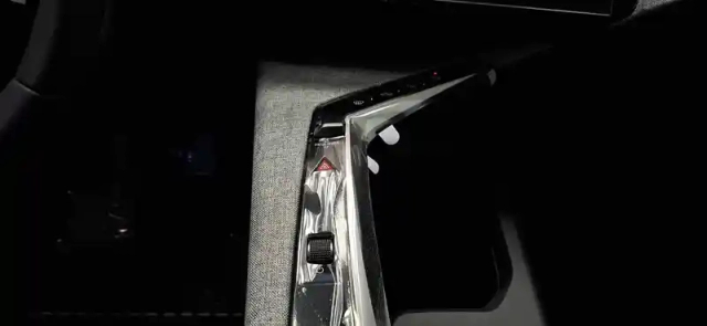 Peugeot 3008 hybrid 145 e-dcs6 — photo 23