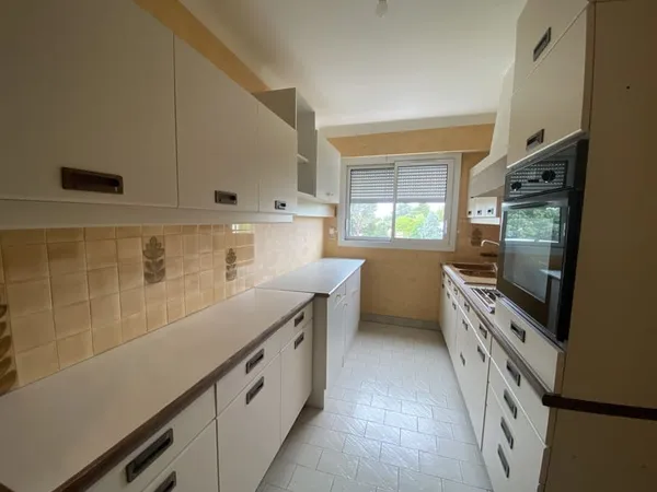 PROCE/MONSELET~Contrie, grand T2 de 60m2 exposé Sud, cuisine