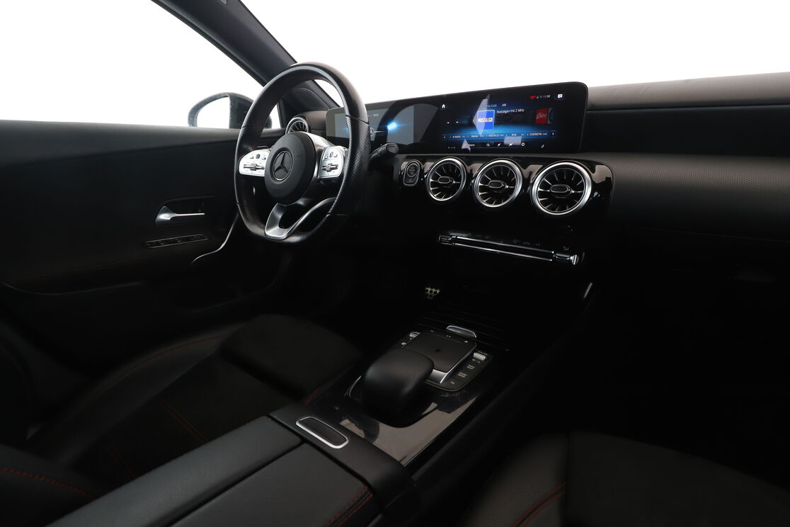 Mercedes-Benz Classe A 180 d AMG Line 8G-DCT — photo 12