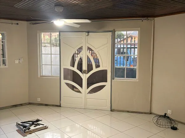 🏠 À louer - F2 à Saint-Laurent-du-Maroni À louer immédiatement, F2 de 45 m² situé à Saint-Laurent-du