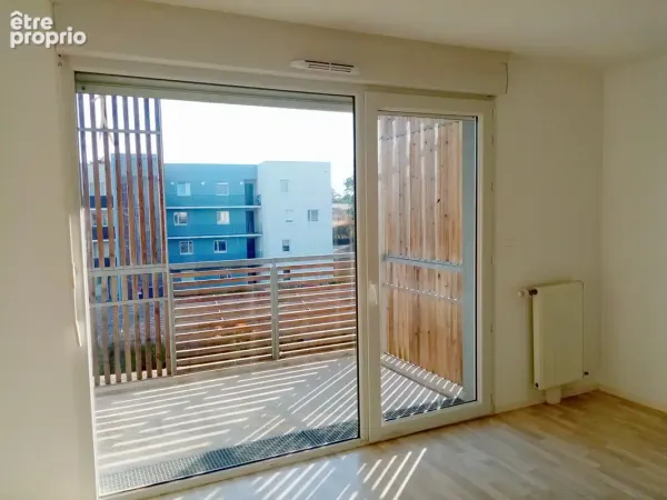 appartement récent, T2 libre de locataire