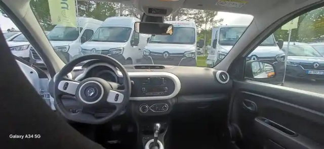 Renault Twingo iii e-tech — photo 10