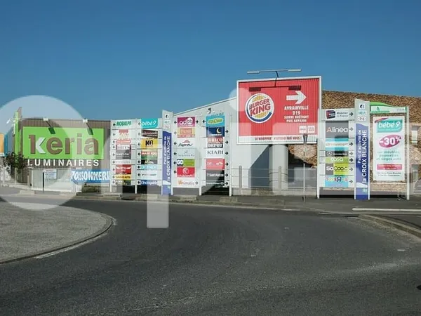 Local commercial 224 m²