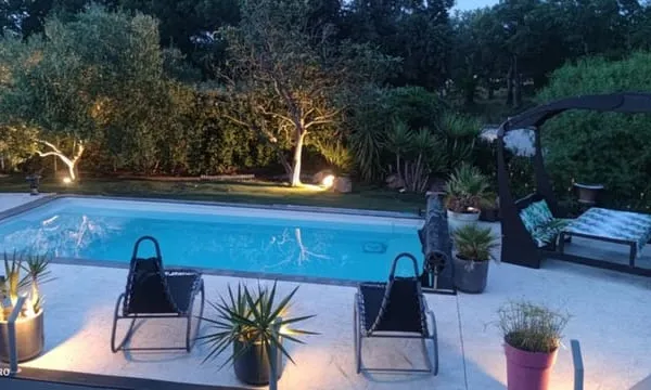 VILLA 231m2, PISCINE,JACUZZI, 2 APPARTEMENTS EN VIAGER LIBRE