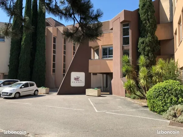 à louer 1 ou 2 parkings camion ou voiture sur Montagny le bas