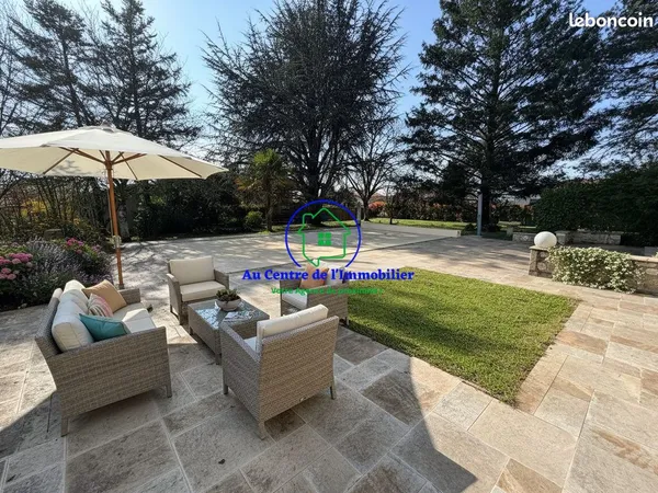 Maison 11 pièces 344 m²
