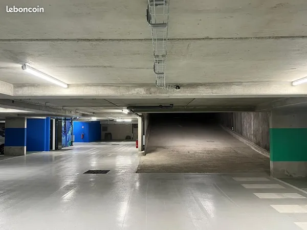 Place de parking dans une résidence récente