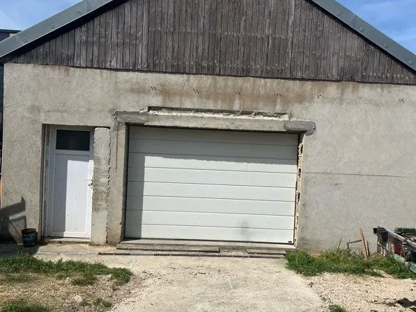 Local d’activité et entrepôt Location Tavaux  72m² 500€