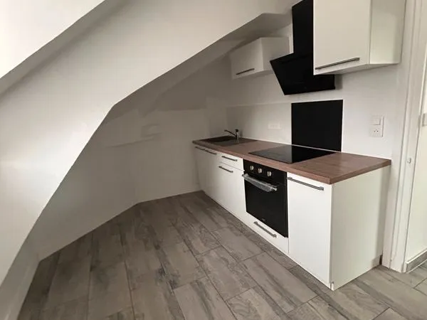 Studio rénové de 30 m² - Fontaine-Guérin - 425 /mois