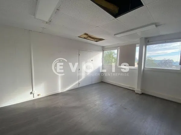 Local d'activité 1173 m²