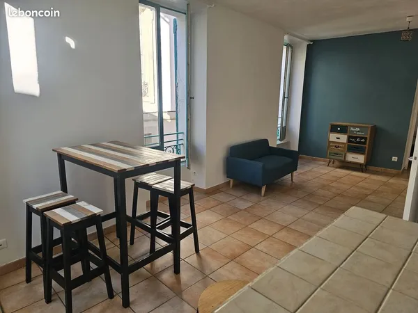 Ecusson rue des Orangers, joli T2 meublé de 43m2