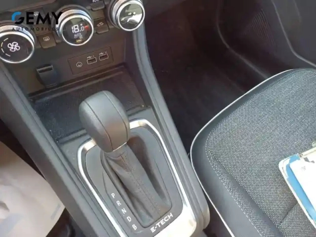 Renault Captur e-tech full hybrid 145 — photo 15