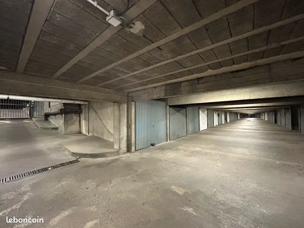 Garage fermé Colombier