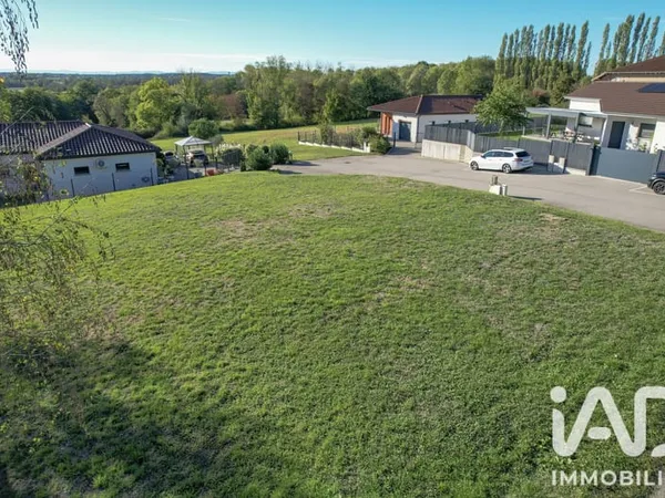 Terrain 701 m²
