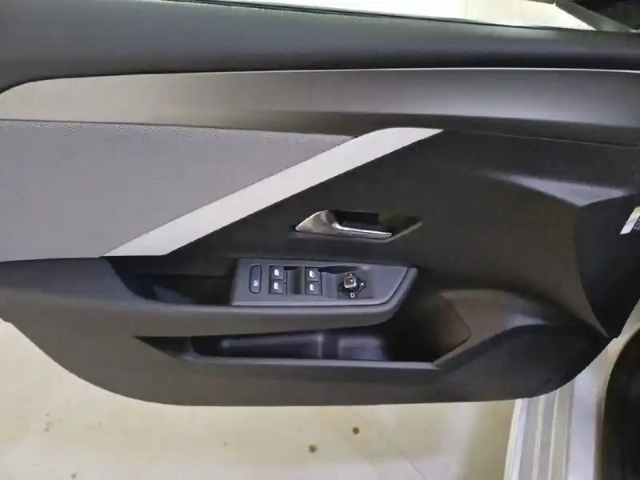 Opel Astra 1.2 turbo 110 ch bvm6 — photo 69