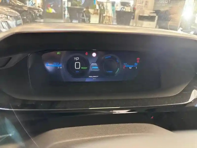 Peugeot 308 electrique 55 kwh 156ch — photo 10