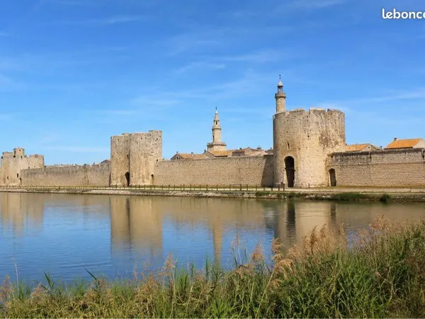 Location aigues mortes