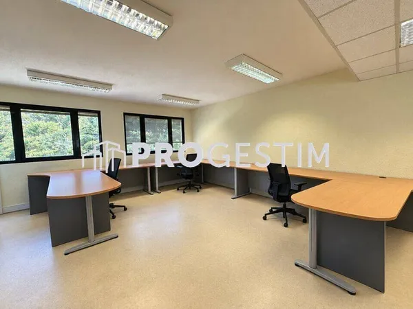 Bureau 134 m²
