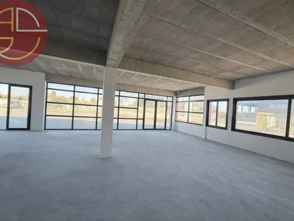 Local 4 pièces 450 m²