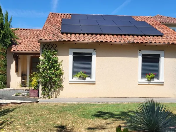 Maison 157 m2- 4 chambres, piscine, panneaux solaires, double garage, terrain- classe B