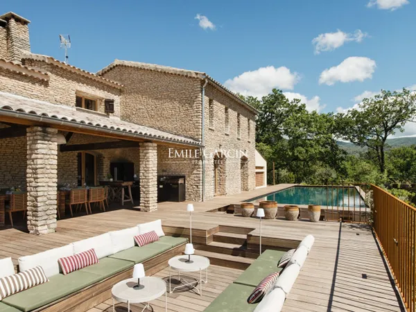 Elégante Bastide à louer, au coeur du Luberon, avec piscine