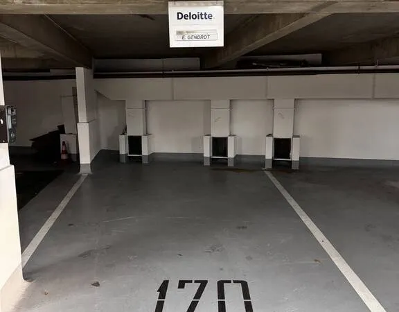 Garage/Parking