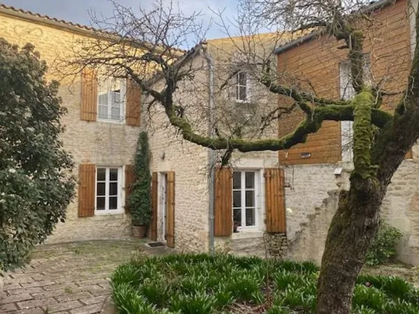 Maison 6 pièces 261 m²