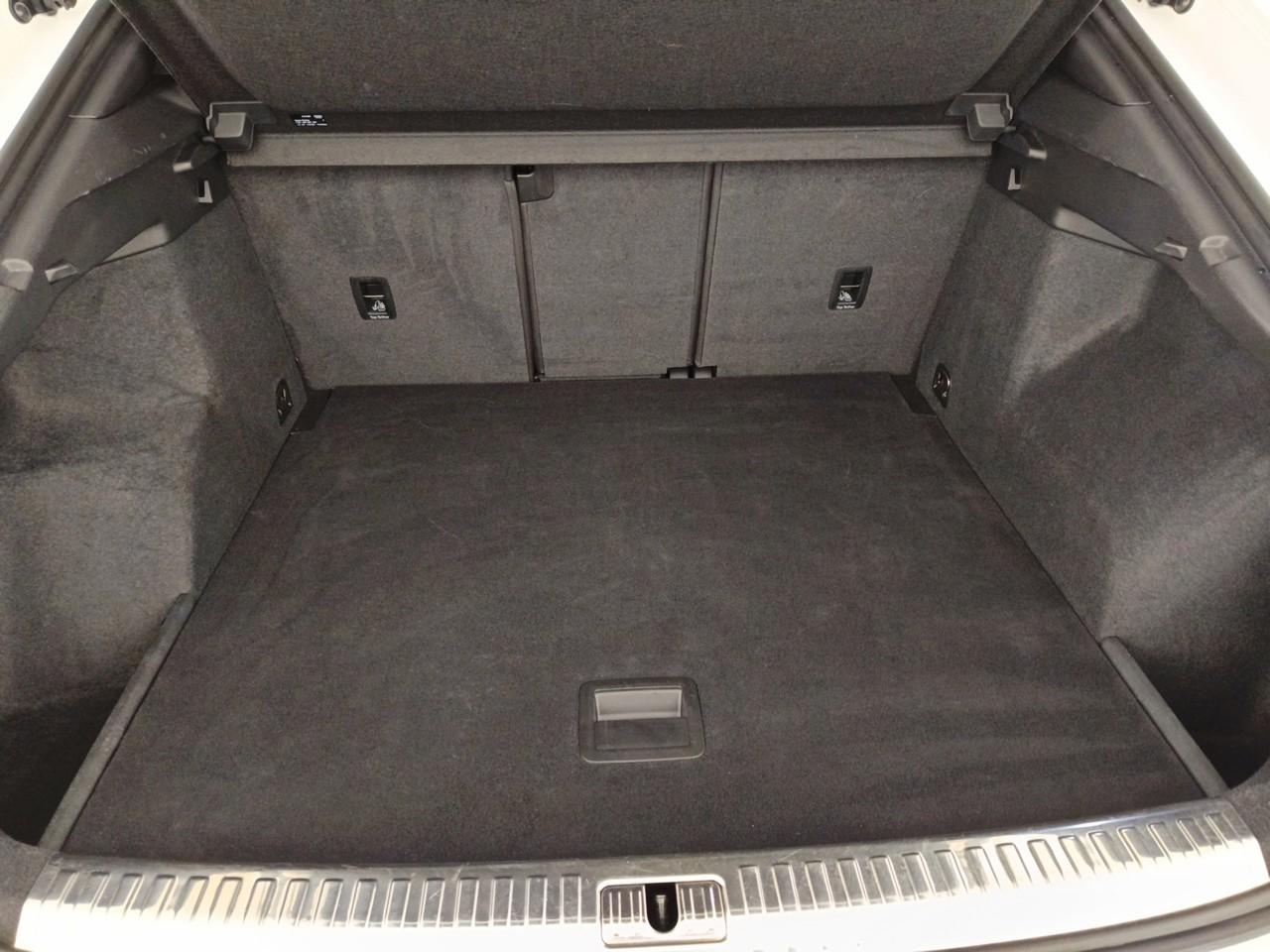 Audi Q3 sportback 35 tfsi 150 ch s tronic 7 s edition — photo 6