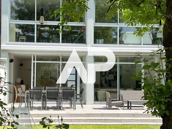 Maison 9 pièces 290 m²