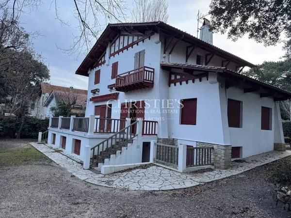 Maison 10 pièces 230 m²