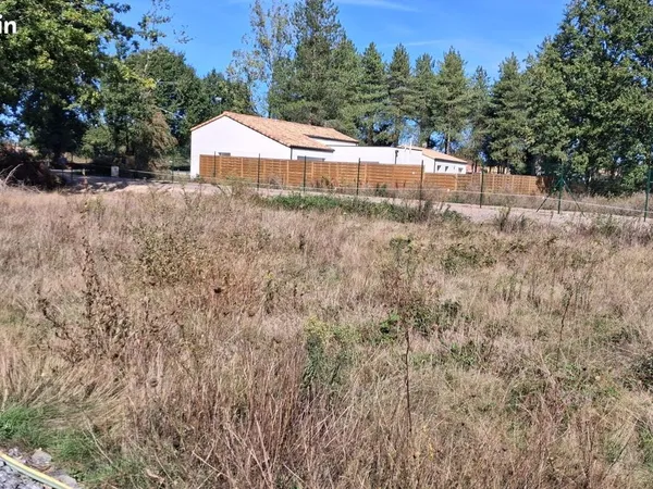 Terrain à bâtir de 600 m² à TALMONT-SAINT-HILAIRE (85)