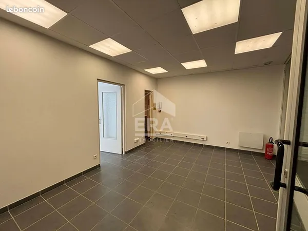 Local commercial 35 m² CHATEAU ARNOUX SAINT AUBAN