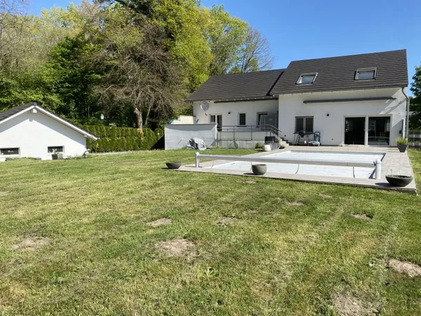 Maison individuelle de 2010 avec piscine enterrée