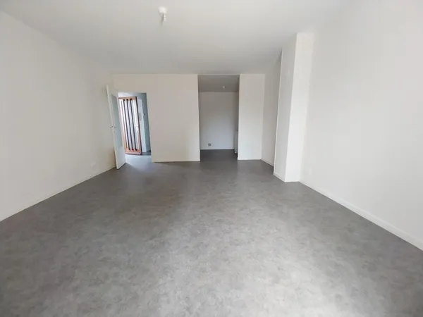 Appartement Type 2 au RDC avec cour extérieure - CHALANCEY