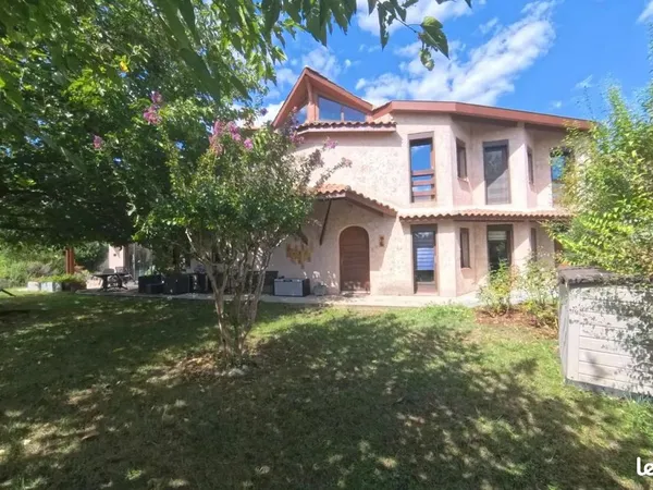 Maison 12 pièces 260 m²