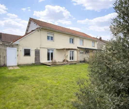Maison 4/5 chambres - Garage - Jardin - Fort potentiel - Steene