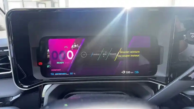 Renault 4 renault  e-tech electrique 150 ch autonomie confort — photo 13