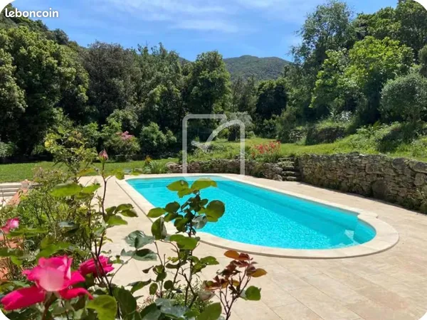 Propriété 8 pièces 210 m²