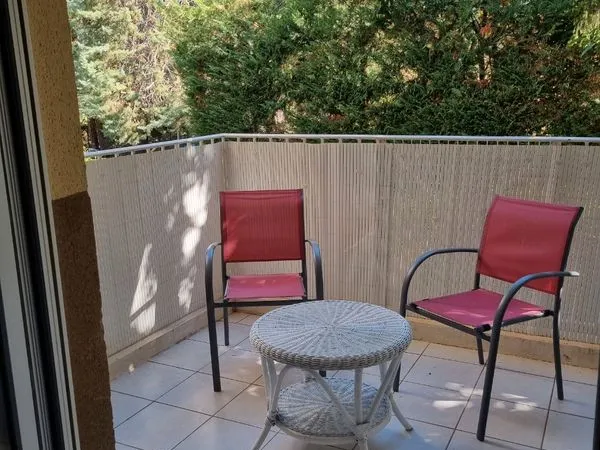 Grand studio meublé puyricard balcon parking