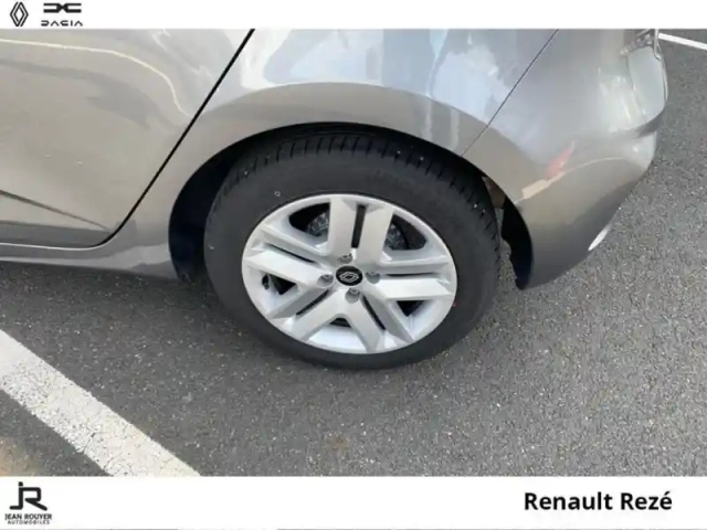 Renault Clio 1.5 blue dci 100ch evolution - 24 — photo 9