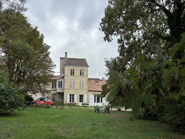 Maison bourgeoise spacieuse -centre ville