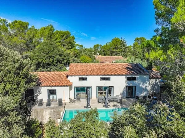 Maison 10 pièces 300 m²